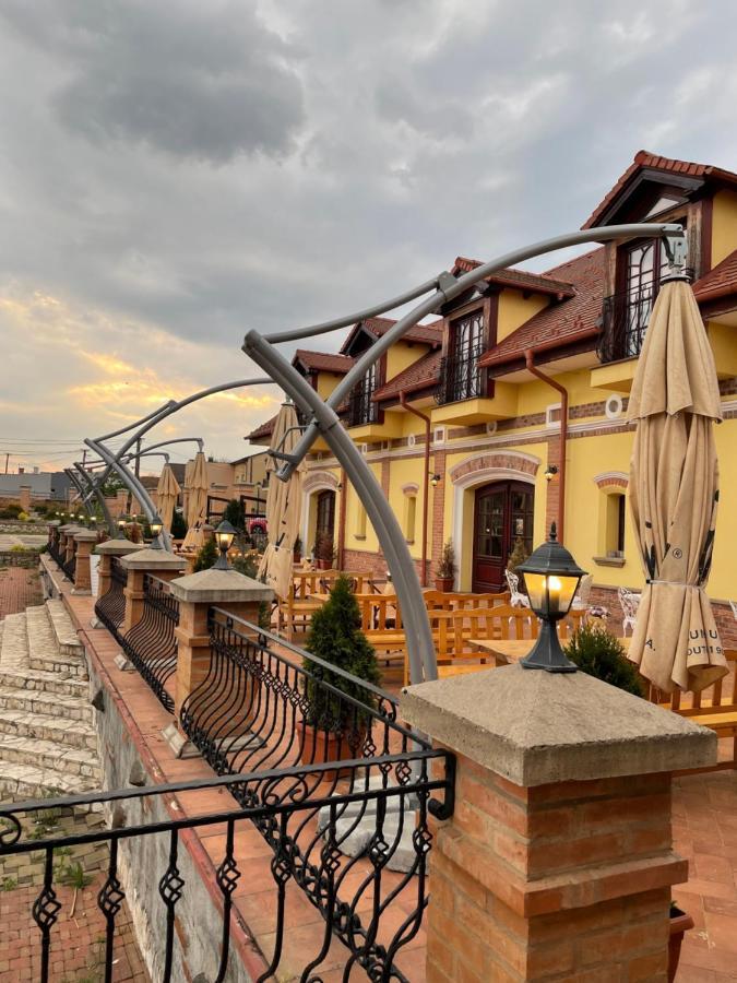 Kastely Grof Zichy Hotel Haniska Ngoại thất bức ảnh