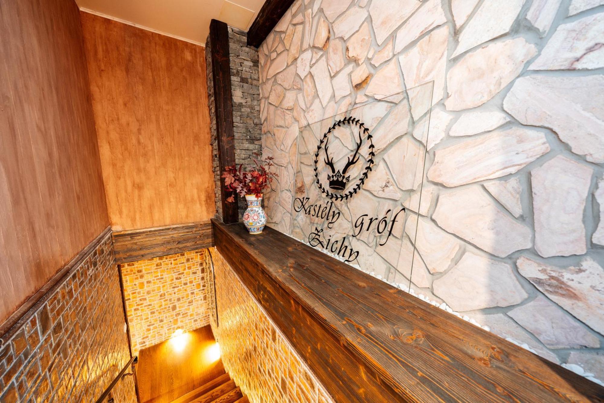 Kastely Grof Zichy Hotel Haniska Ngoại thất bức ảnh
